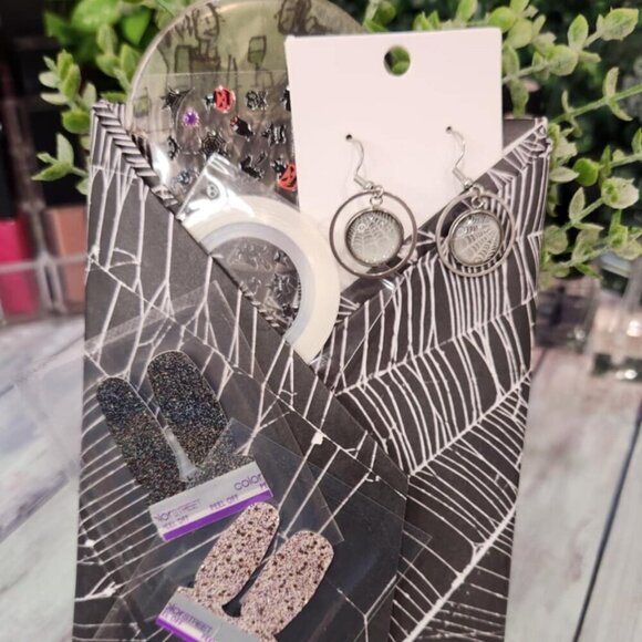 Blind Date with a Mani Bundle - Picture 1 of 13